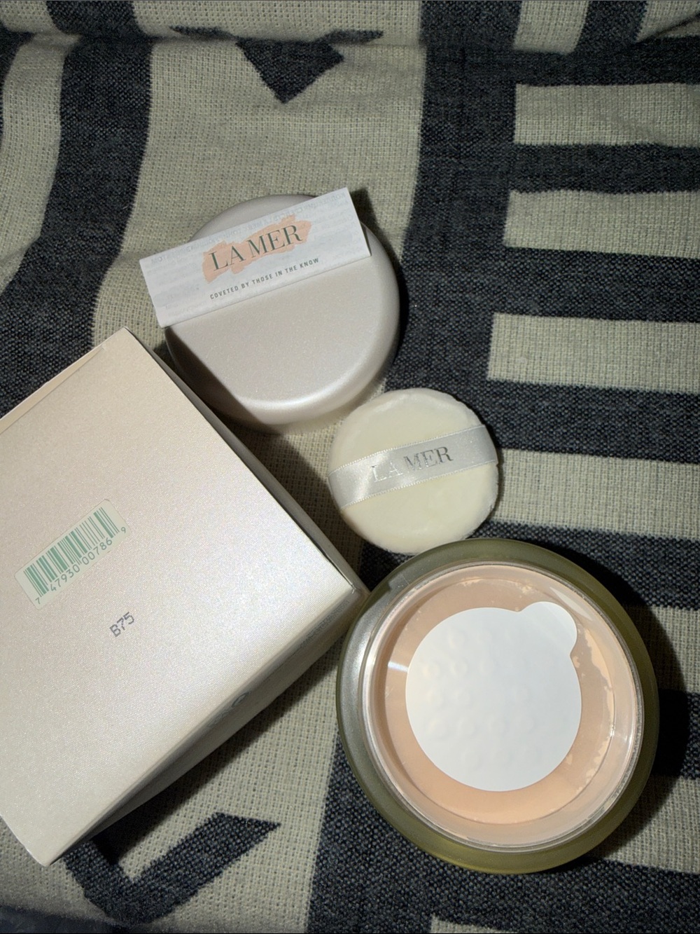 La Mer The Powder-05 Translucent - Picture 5 of 5